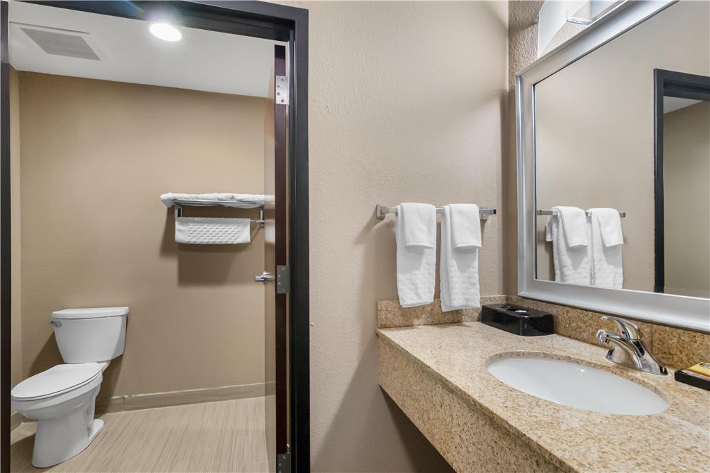 Best Western Plus Hiawatha Hotel - photo 33