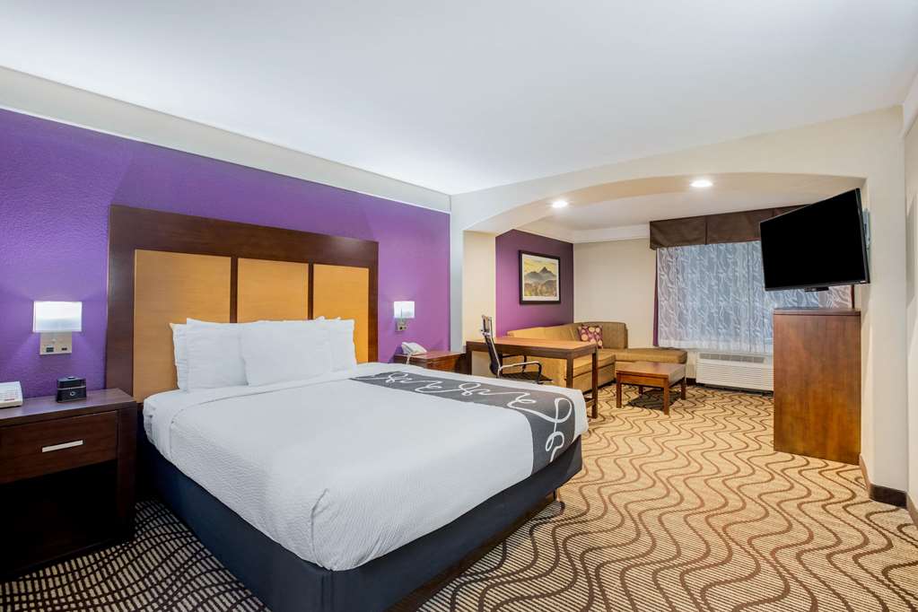 La Quinta Inn & Suites by Wyndham Hesperia Victorville - photo 29