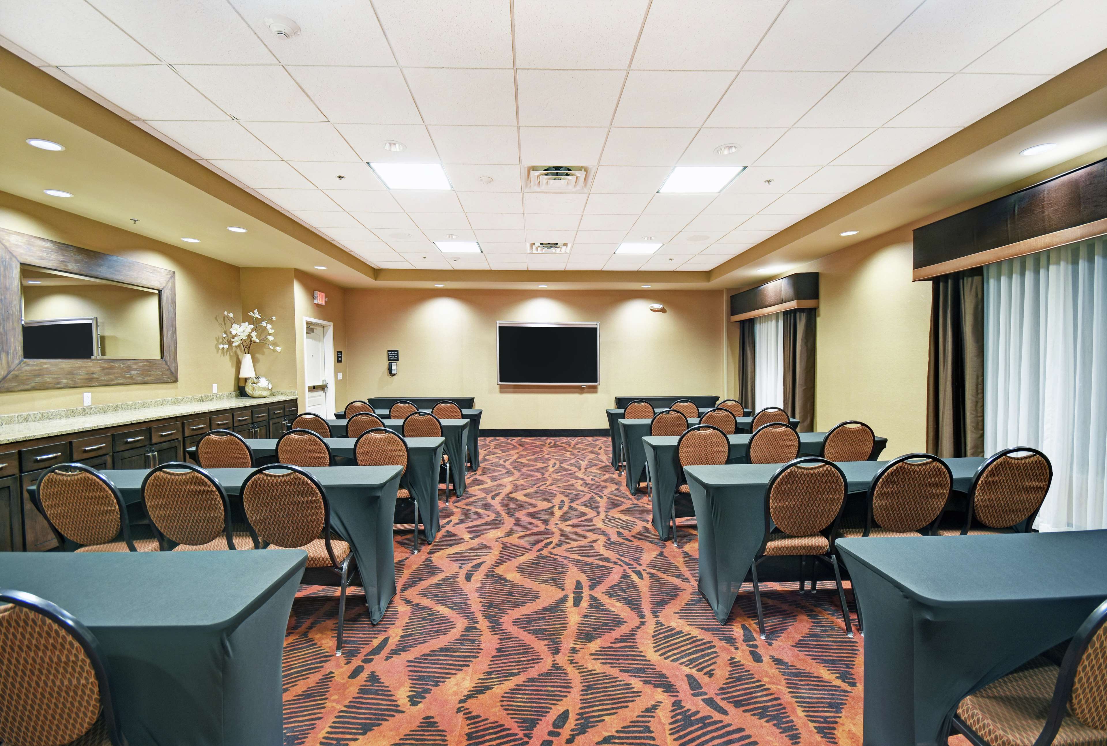 Hampton Inn & Suites Milwaukee Franklin - photo 11