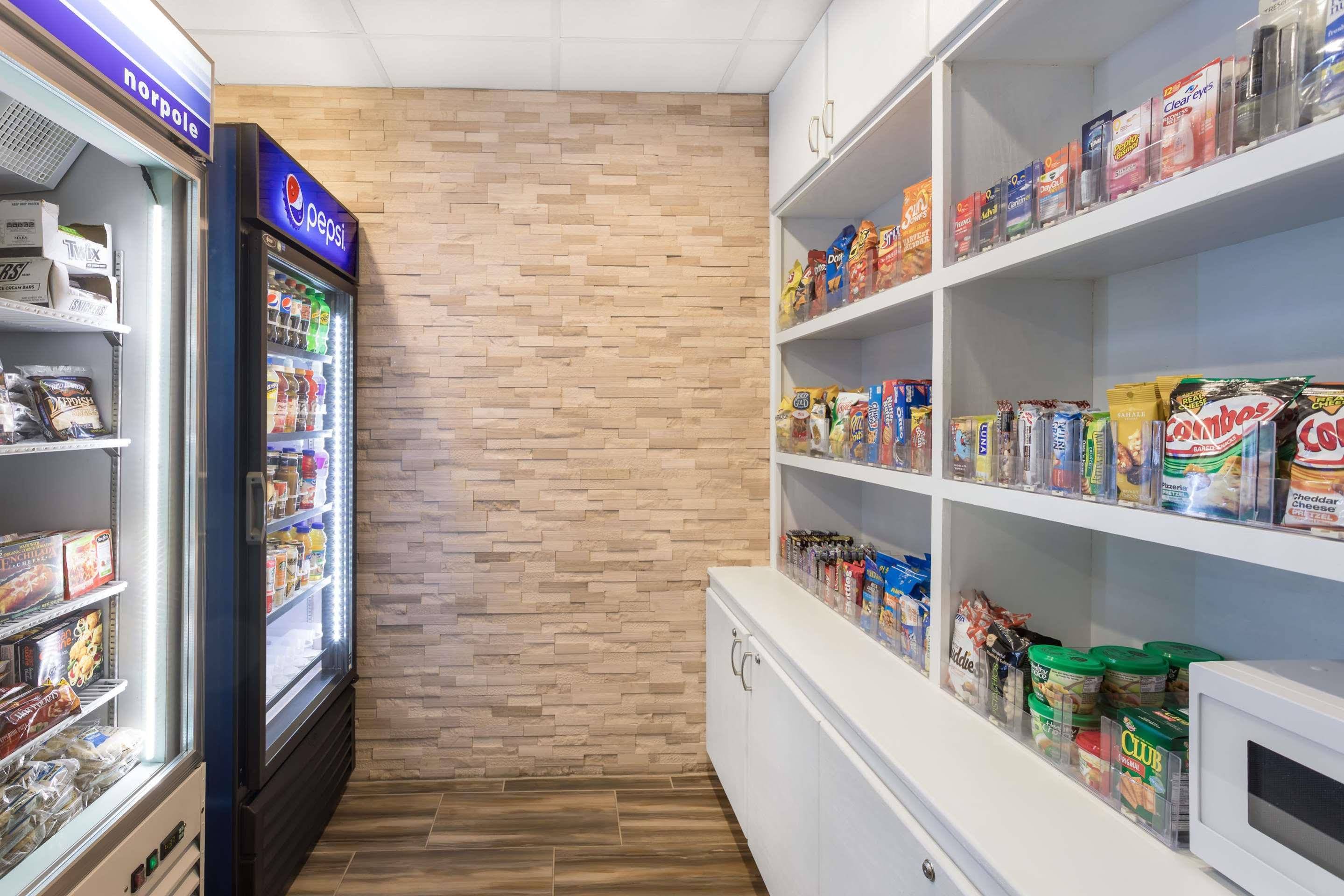 Days Inn by Wyndham Charleston Historic District - photo 3