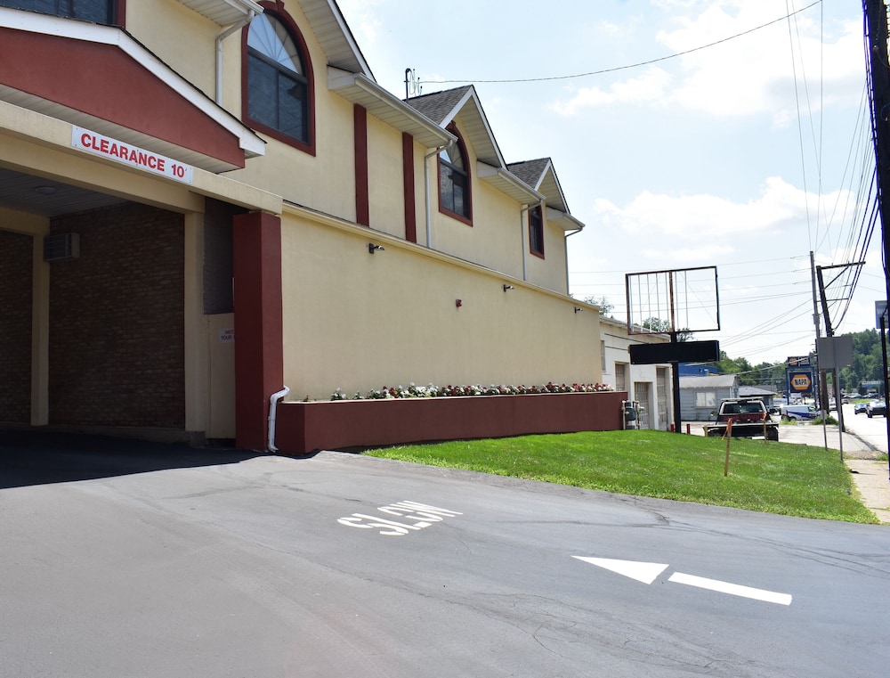 South Hills Motel - photo 41