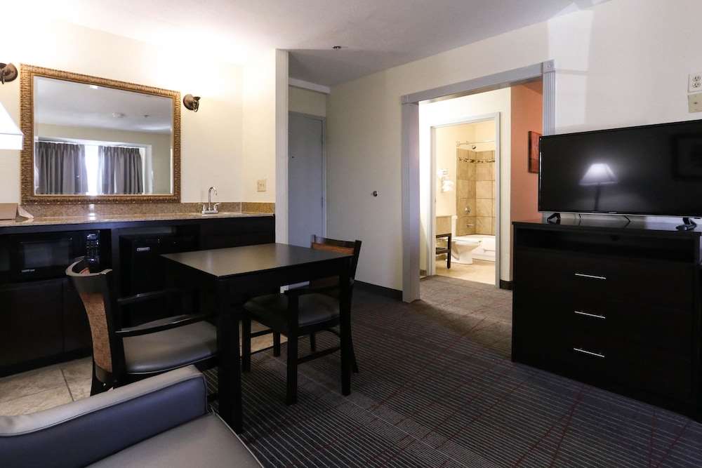 Greenville Pelham Inn by IHG - photo 38