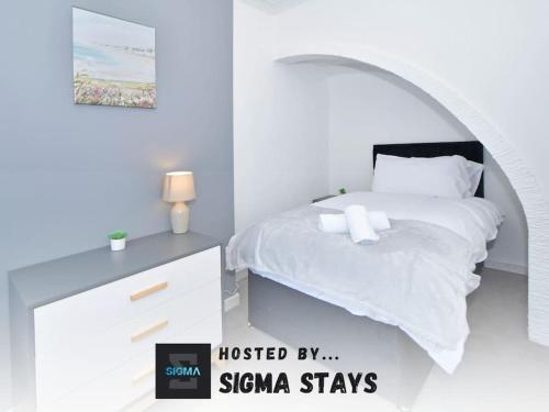 Holt House By Sigma Stays — 4-Star Luxury Hotel in Crewe, United Kingdom