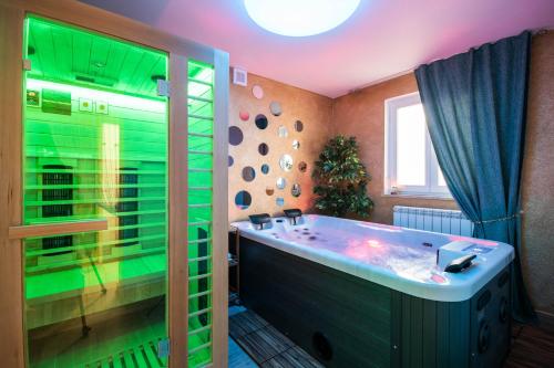 Wellness Studio D'Or Exclusive NEW apartment With whirlpool sauna sunny terrace private parking — 4-Star Luxury Hotel in Porec, Croatia
