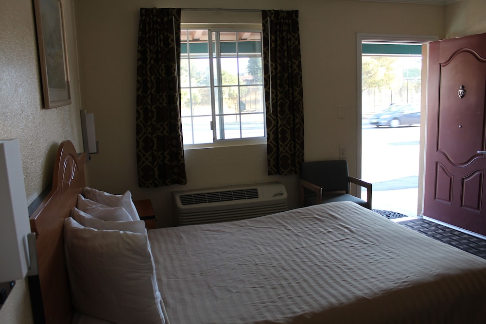Riverside Inn & Suites Santa Cruz - photo 68