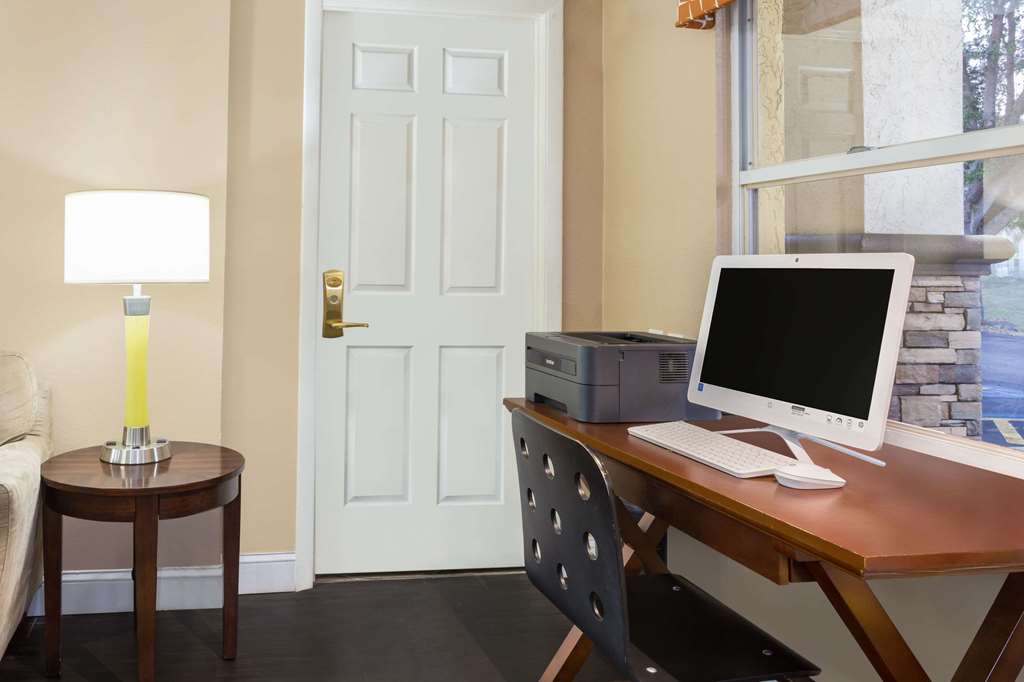 Super 8 by Wyndham Ellenton Bradenton Area - photo 15