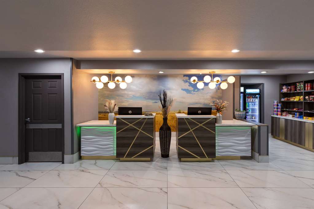 La Quinta Inn & Suites by Wyndham Olathe - photo 3