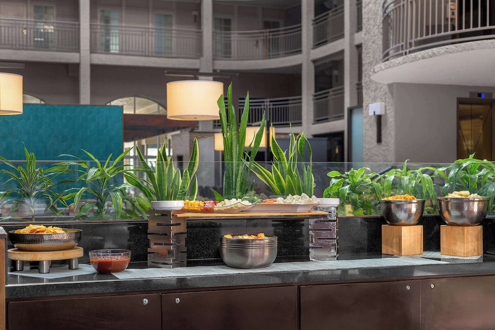 Embassy Suites by Hilton El Paso - photo 51