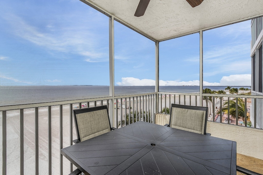 Welcome to Beach Villa's # 405 Vacation Rental 250 Estero Blvd condo — 4-Star Luxury Hotel in Fort Myers Beach, United States