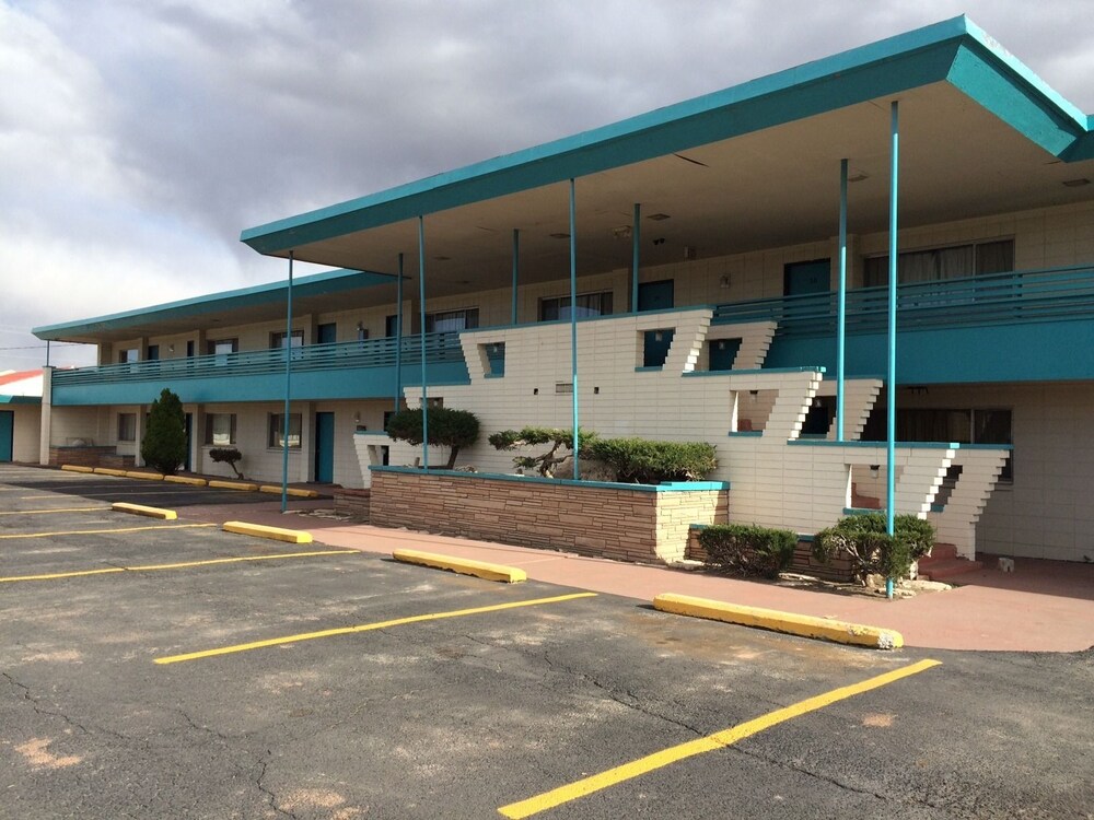 Desert Skies Motel — Gallup