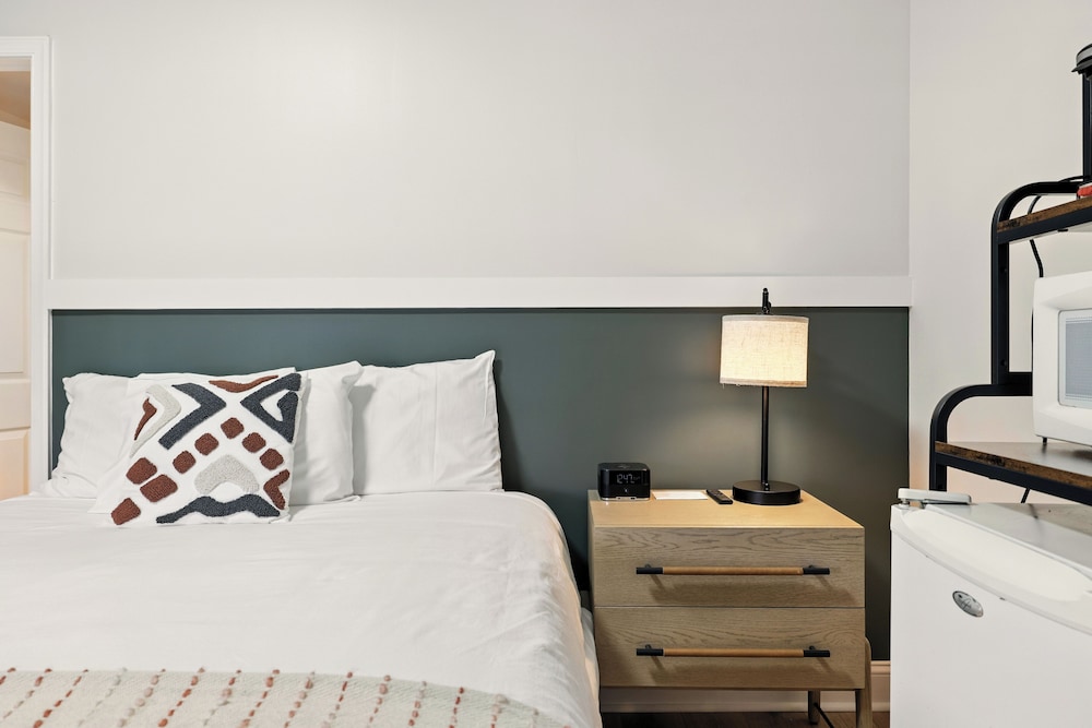 Hillside Motel LLC - photo 64