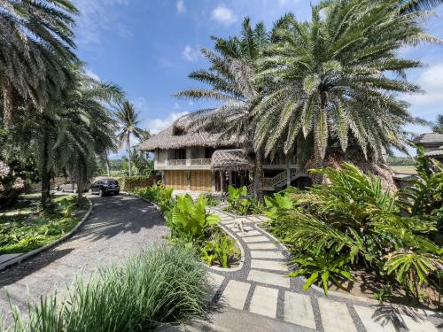 BAIA Nest Surf Villa Near the Beach WiFi Self Serve Breakfast Pet Friendly with a Fee — 4-Star Luxury Hotel in Buenavista, Philippines