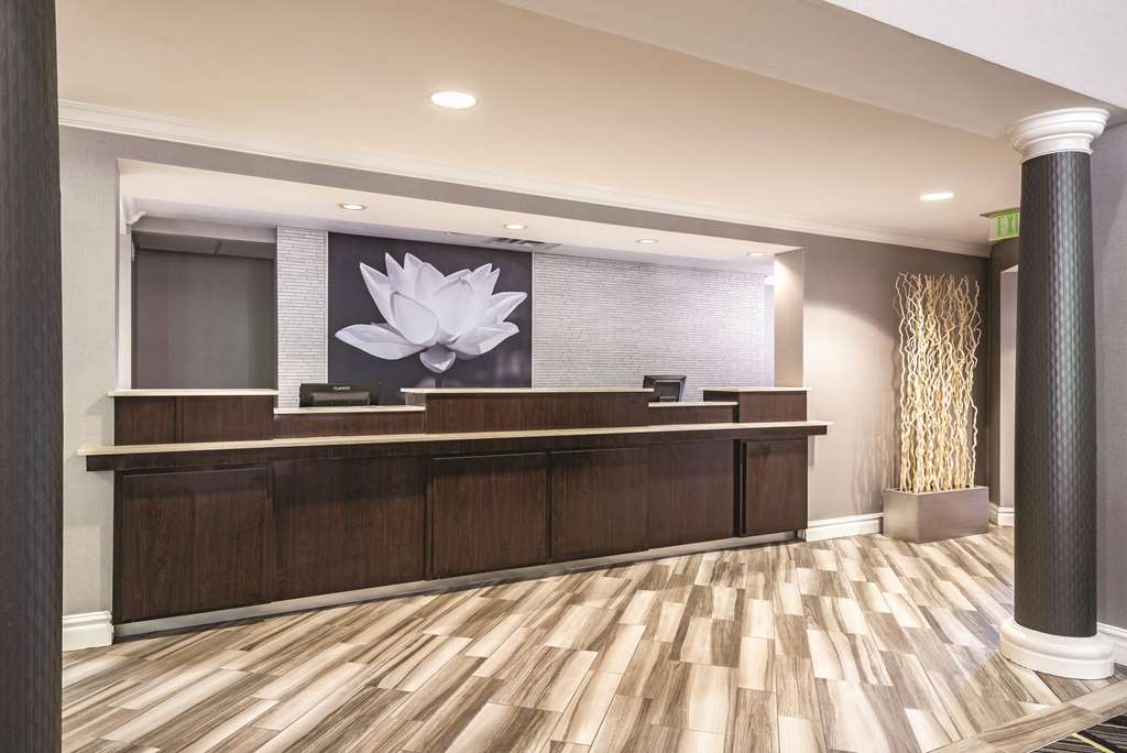 La Quinta Inn & Suites by Wyndham Univ Area Chapel Hill - photo 9