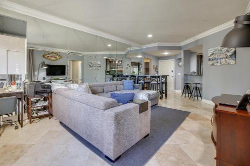 Walk to Las Vegas Strip Modern Condo with Patio