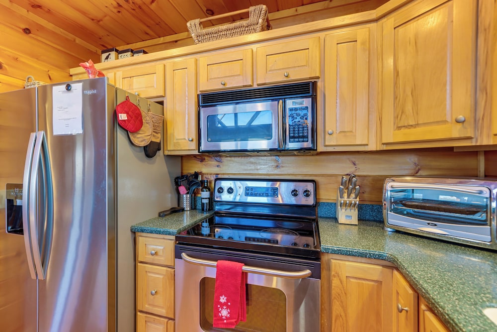 Gorgeous Blue Ridge Mountain Retreat: Deck View — Blue Ridge — photo 5