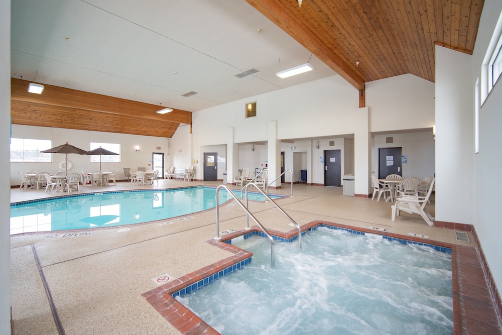 Holiday Inn Express Houghton Keweenaw by IHG - photo 47