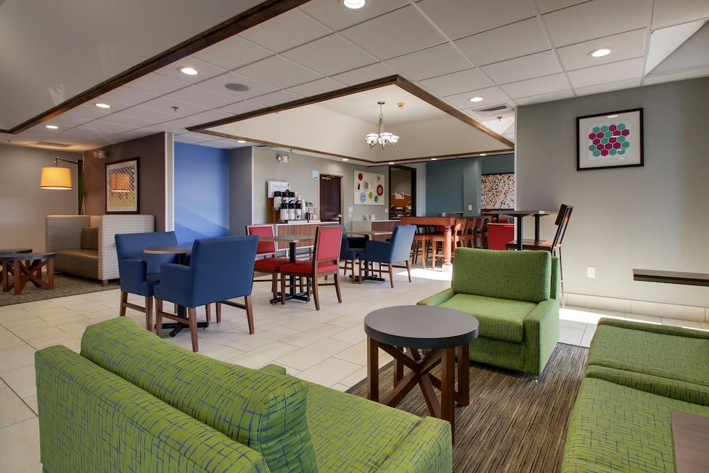 Holiday Inn Express & Suites Lebanon by IHG - photo 50