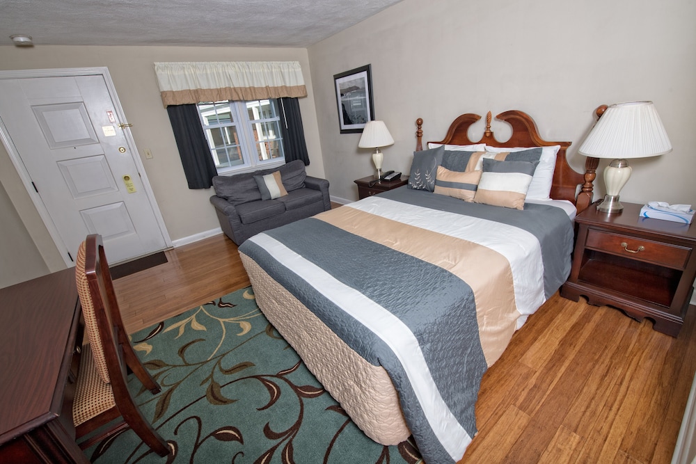 Colonial Inn Seekonk - photo 10