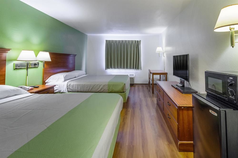 Motel 6 - photo 30