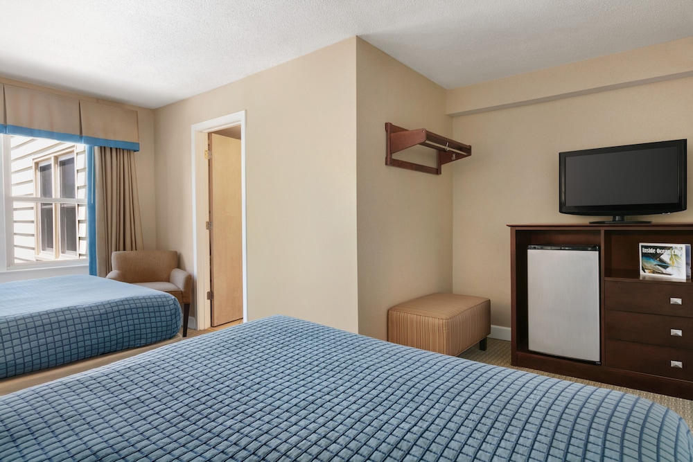 Harrison Hall Hotel - photo 30