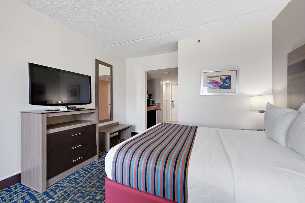Best Western Plus Holiday Sands Inn & Suites - photo 30