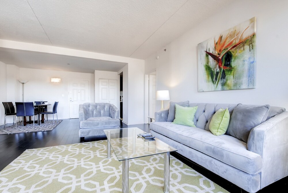 Global Luxury Suites at Tiverton Ave - photo 18