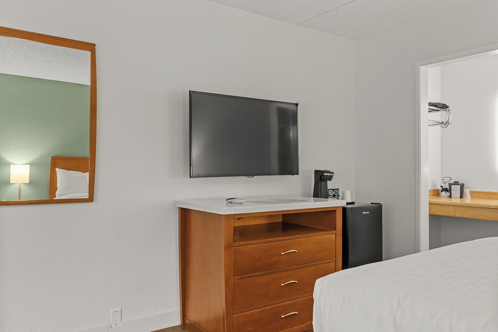 Vagabond Inn Executive Old Town - photo 14