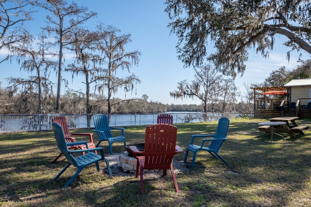 Suwannee Gables Motel and Marina - photo 21