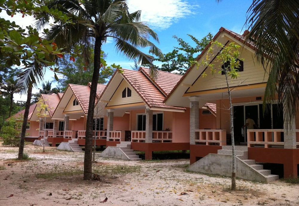 Ao Thong Beach Bungalows & Restaurant in Takua Pa, Thailand
