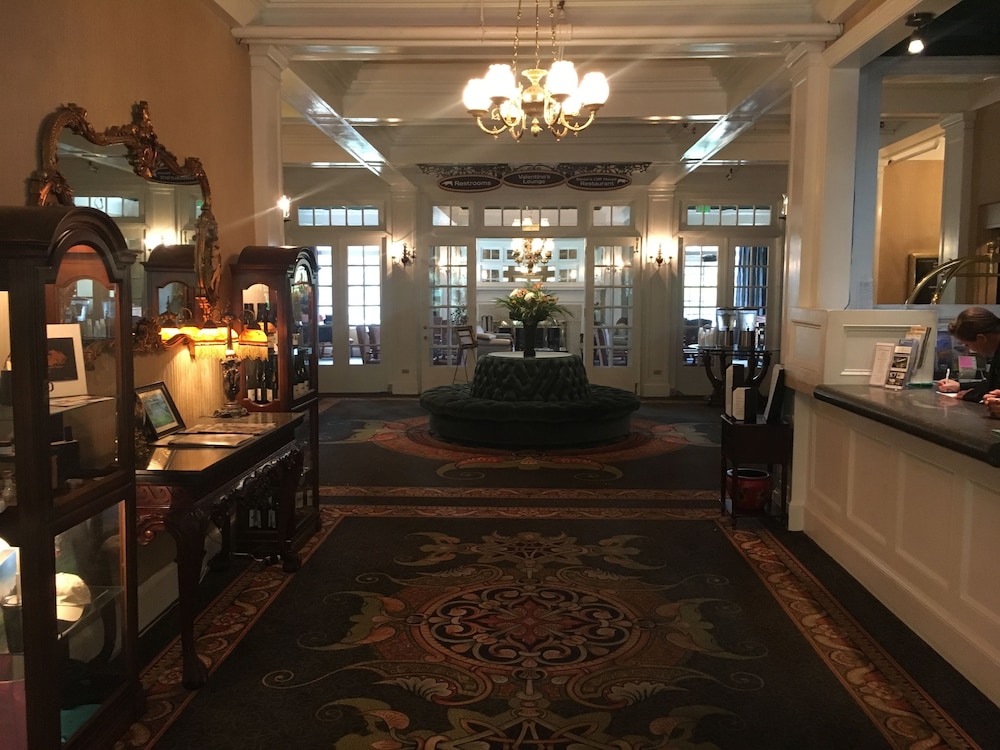 Columbia Gorge Hotel and Spa - photo 3