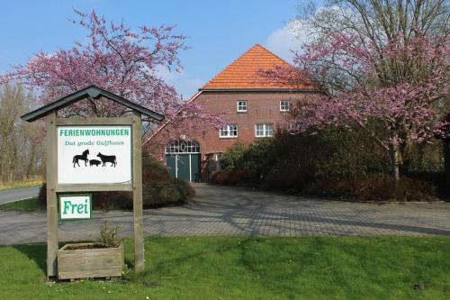 Ferienhof Dat grode Gulfhuus — 4-Star Luxury Hotel in Butjadingen, Germany