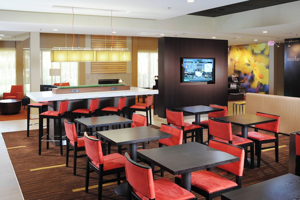 Courtyard by Marriott Houston Hobby Airport - photo 2