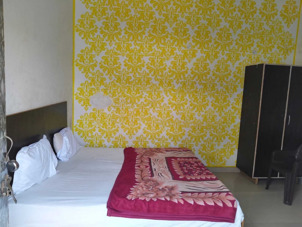 ICY Yellow Kridha Expo Stay in Greater Noida, India