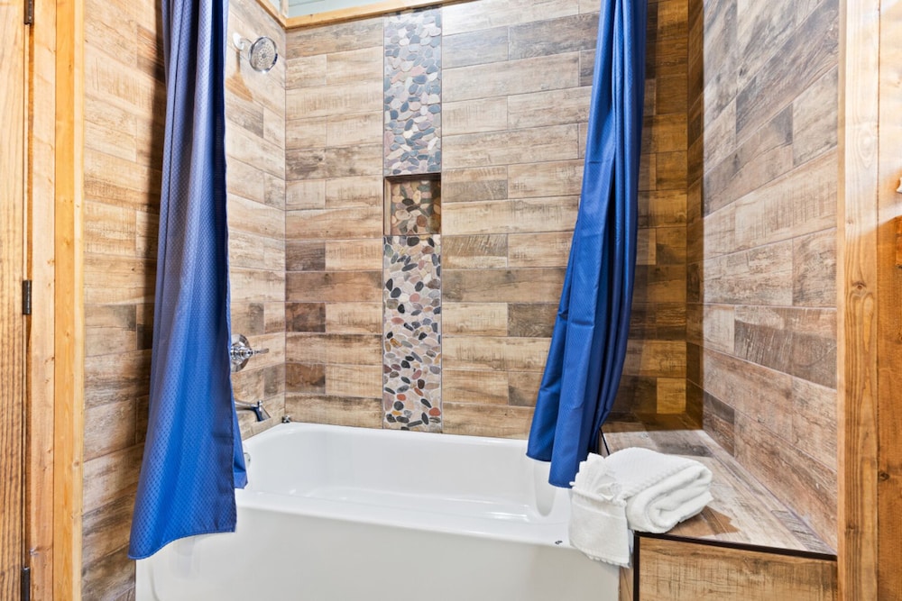 Luxe Mountain Pool Escape by Ghosal Luxury Lodging - photo 37