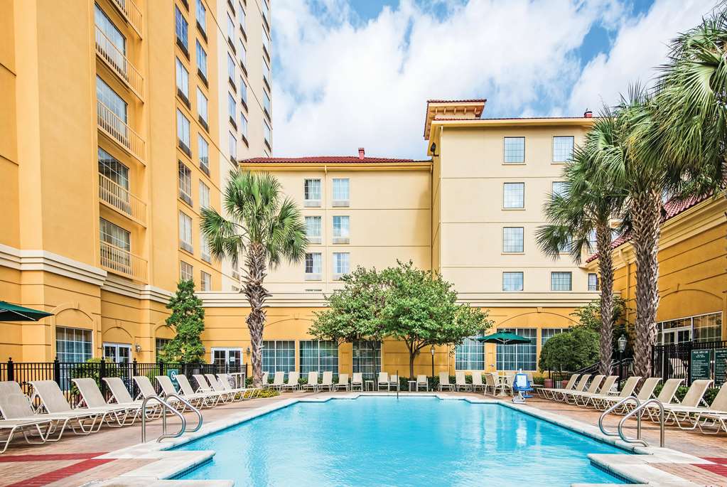 La Quinta Inn & Suites by Wyndham San Antonio Riverwalk - featured photo