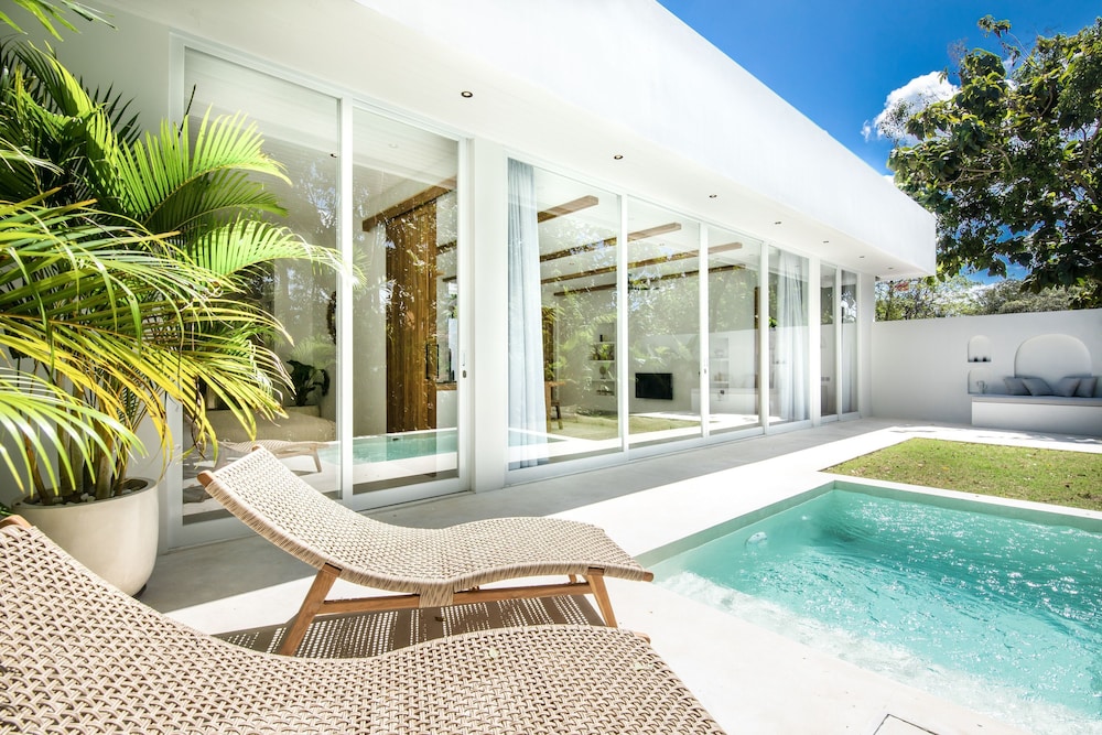 Modern 2BR Villa 4min to Bingin's Coastal Charm — 4-Star Luxury Hotel in Pecatu, Indonesia