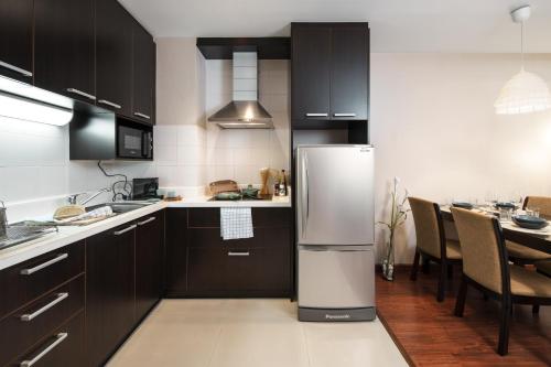 Azure Dreams King Suite Retreat near BTS & Fast WiFi