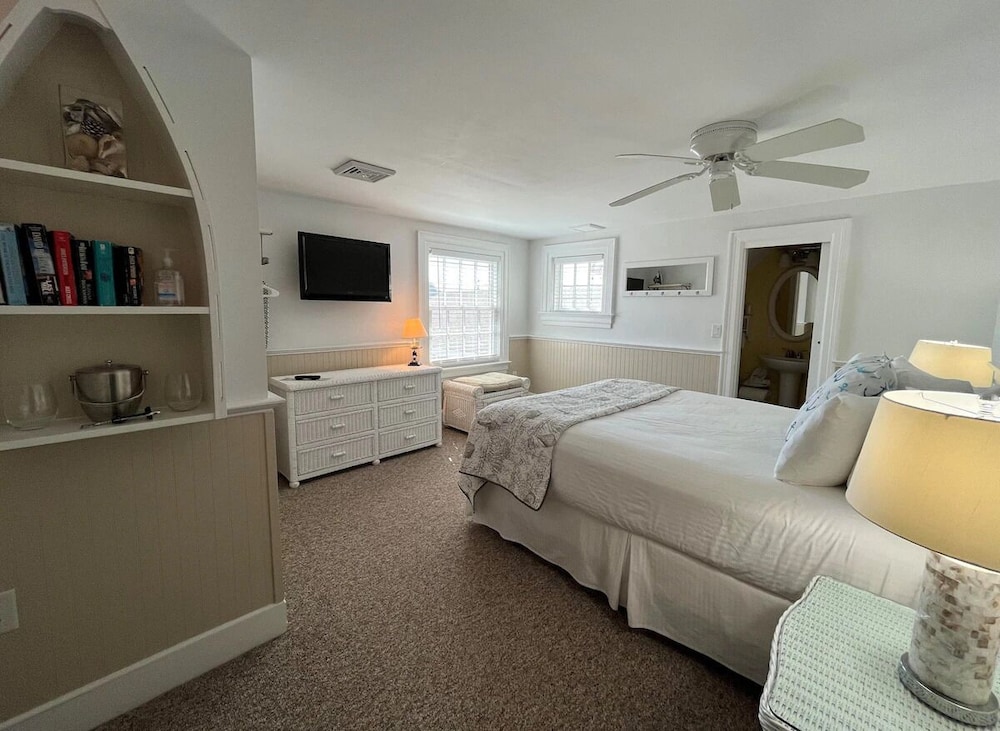 Beach Breeze Inn - photo 9