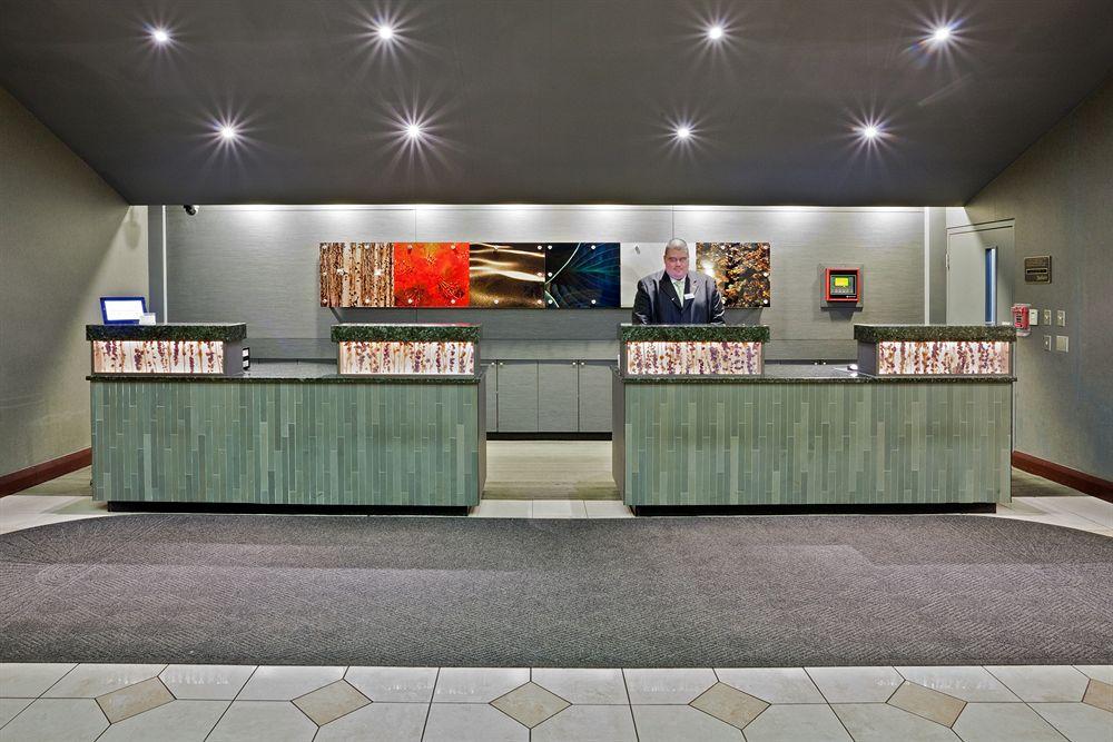 Radisson Hotel At Star Plaza - photo 17
