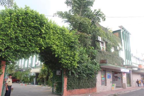 Hotel Sahara — Santa Ana