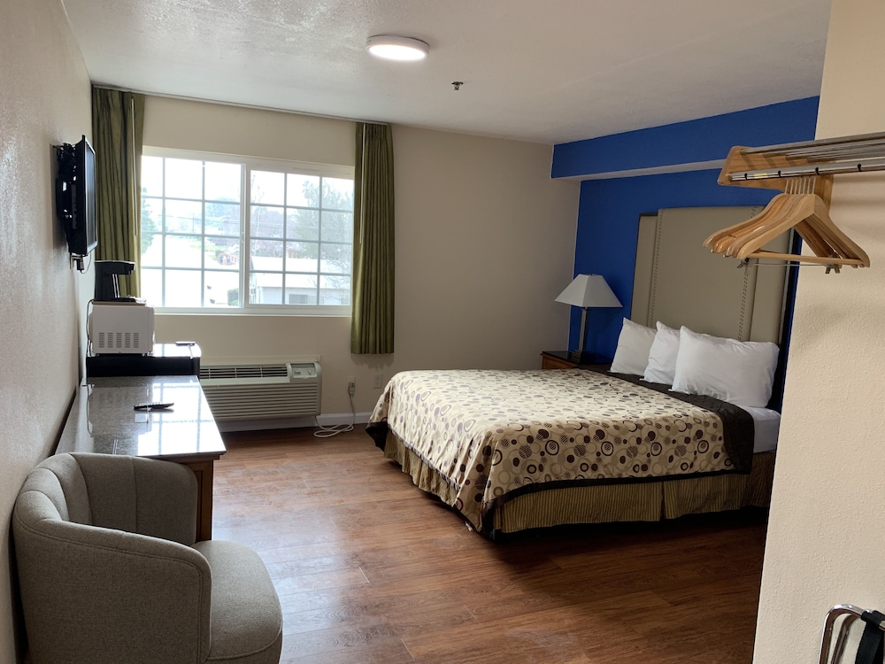 California Inn and Suites Bakersfield - photo 5