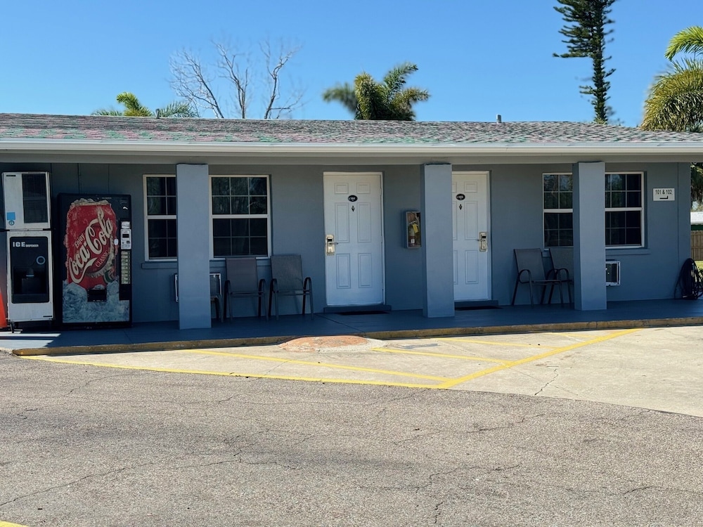 American Inn Punta Gorda - photo 17