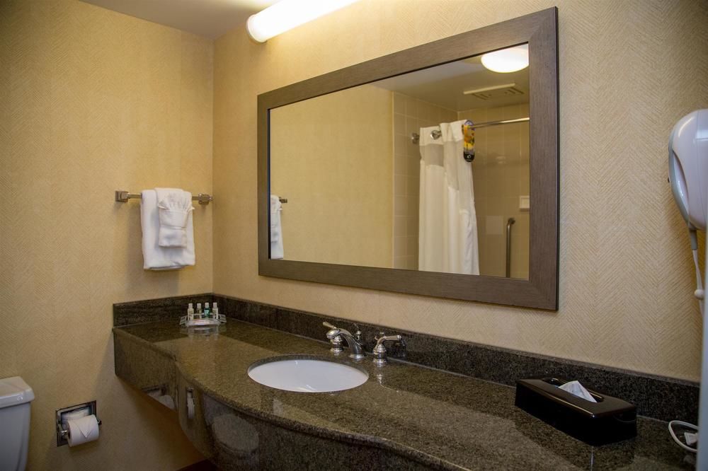 Ramada Plaza Rochester Airport - photo 24