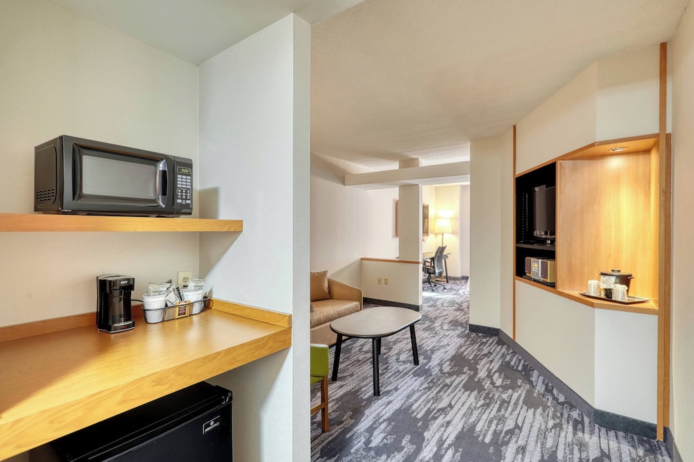 Fairfield Inn & Suites by Marriott Woodbridge - photo 11