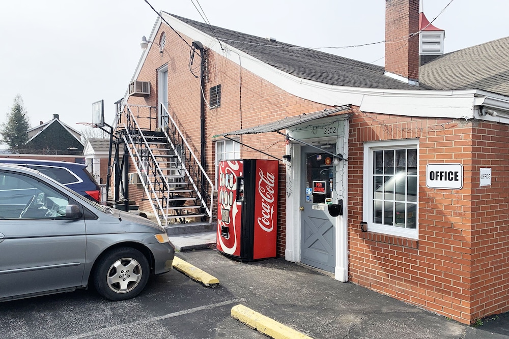 Four Keys Inn - photo 26