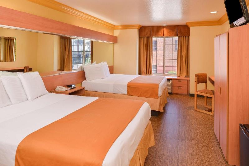 H3 Inn & Suites LAX Airport - photo 12