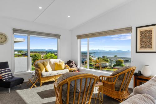 Scenic Lake Views Taupo Holiday Home — 4-Star Luxury Hotel in Taupo, New Zealand