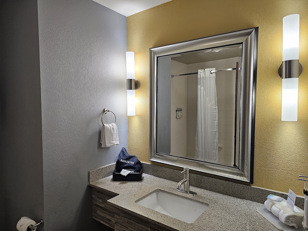 Holiday Inn Express & Suites Perry National Fairground Area #34 by IHG - photo 47