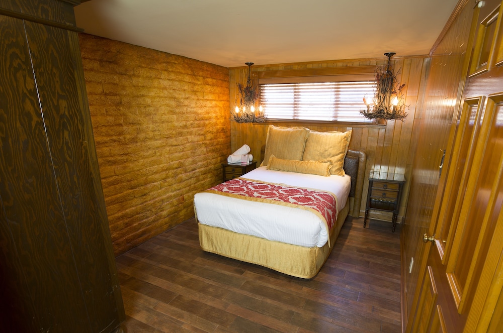 Madonna Inn - photo 4