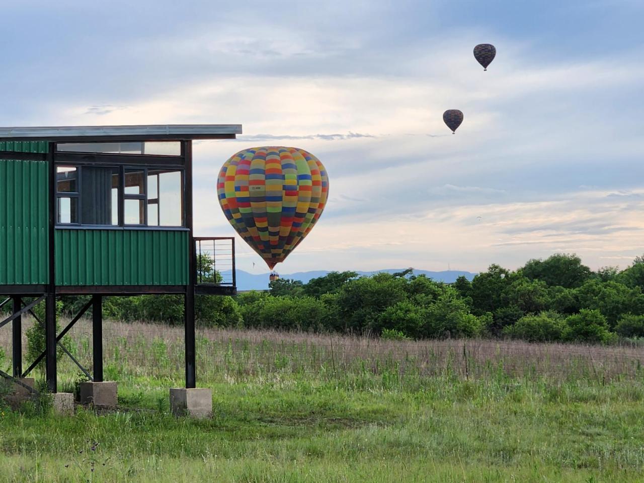 Balloon View Country Cottage — 4-Star Luxury Hotel in Brits, South Africa